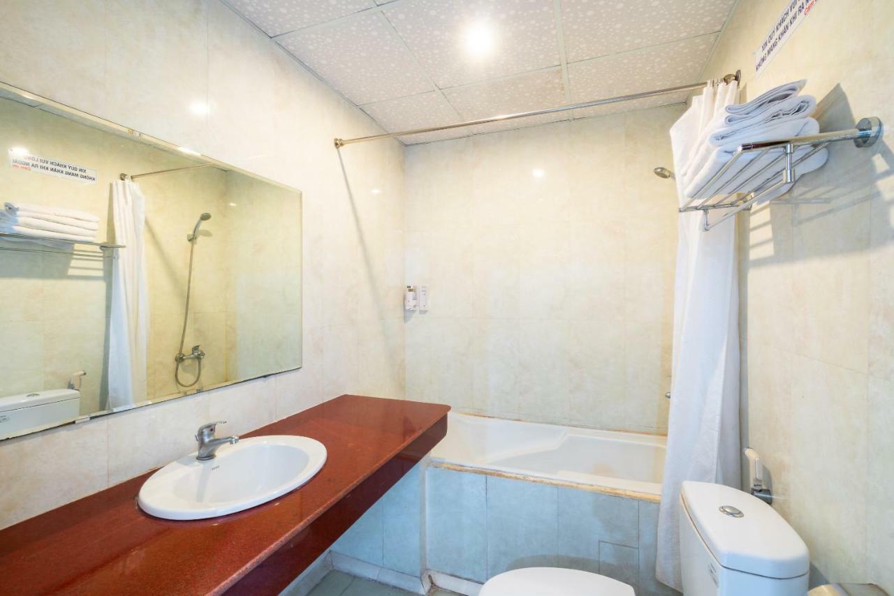 Oyo 375 Hoa Binh Hotel Da Nang Exteriör bild