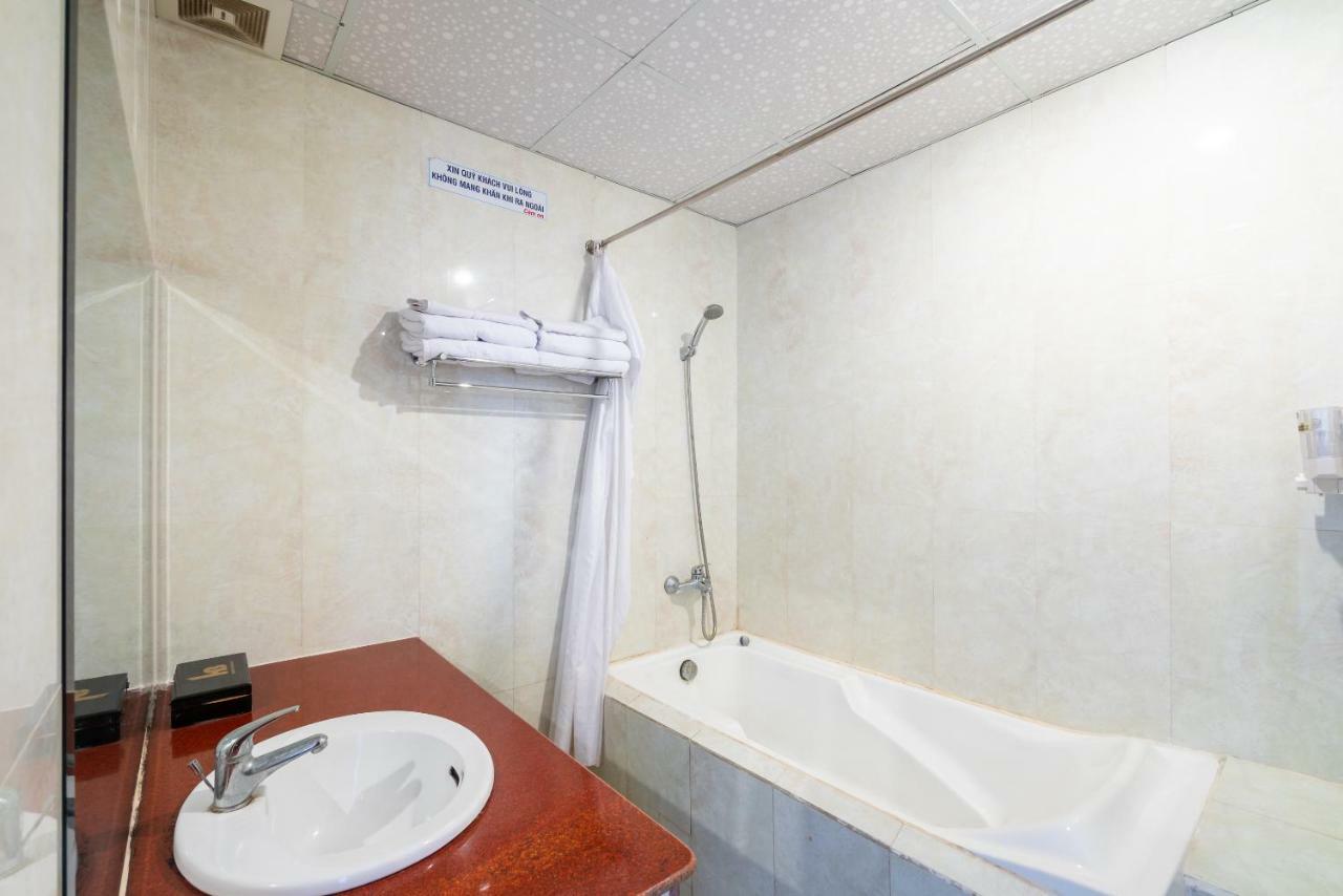 Oyo 375 Hoa Binh Hotel Da Nang Exteriör bild